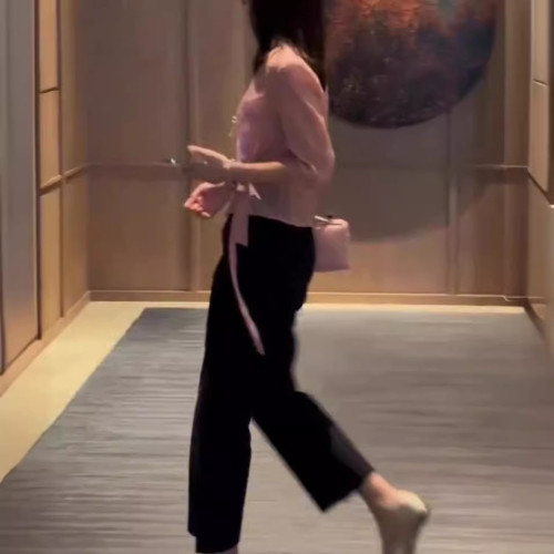 24529大愛美依緣2025新款V領側邊系帶收腰上衣時尚直筒九分褲女裝