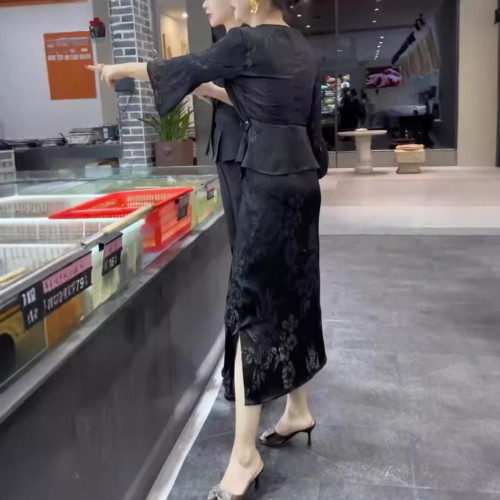 24610大愛美依緣2025新款時尚端莊V領上衣半身裙兩件套修身顯瘦女
