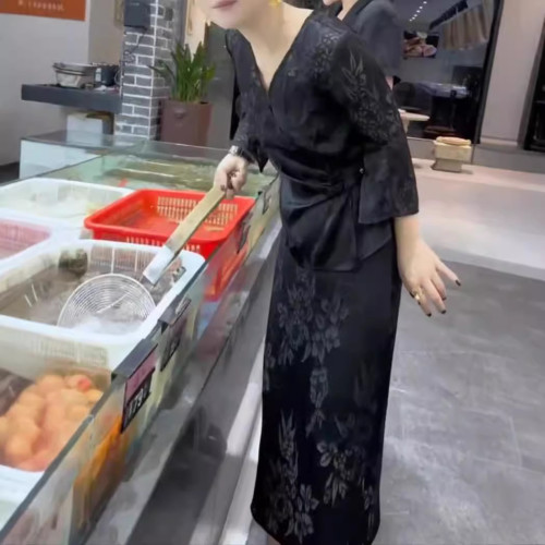 24610大愛美依緣2025新款時尚端莊V領上衣半身裙兩件套修身顯瘦女