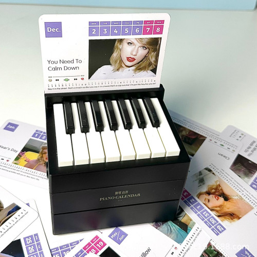 2025年新款黴黴Taylor Swift鋼琴台歷日歷TIKTOK商務