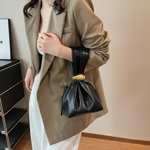 簡約休閒束口水桶包2025新款韓版時尚手拎包凹造型裝飾美拉德女包