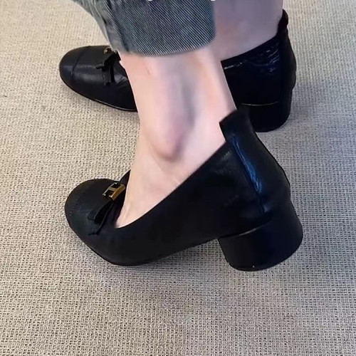 ~法式復古軟羊皮低跟單鞋女2025新款圓頭淺口一腳蹬奶奶鞋女