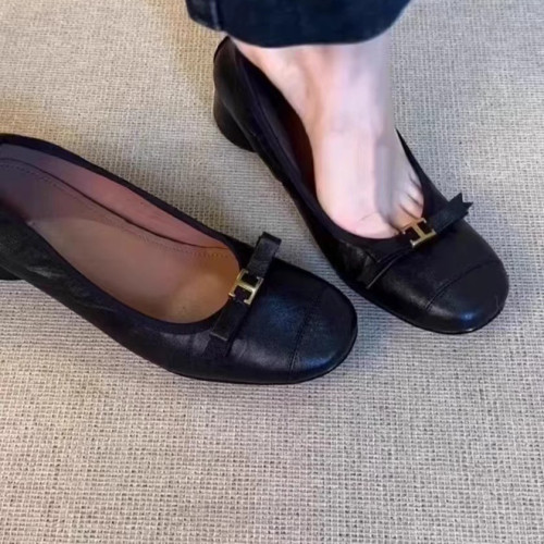 ~法式復古軟羊皮低跟單鞋女2025新款圓頭淺口一腳蹬奶奶鞋女