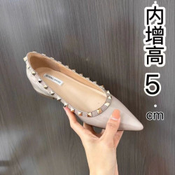 法式氣質5cm小個子V家鉚釘淺口裸色尖頭內增高軟漆皮單鞋女通勤鞋