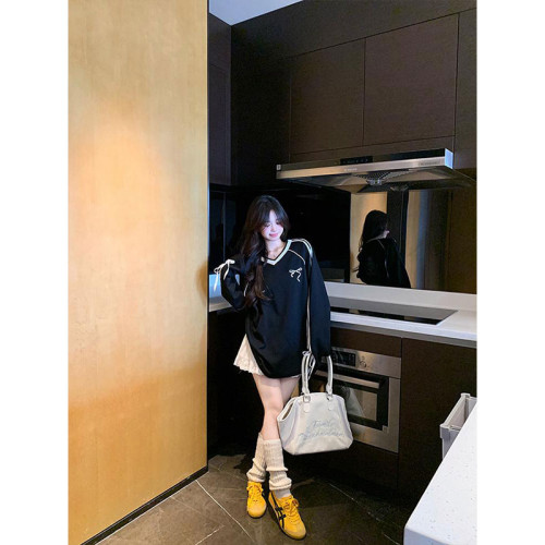 美式V領撞色刺綉長袖T恤女秋季新款設計感蝴蝶結寬松小衆別致上衣
