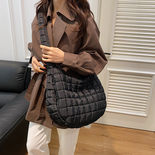 褶皺雲朵包女包時尚單肩斜背雙側拉大容量羽絨棉服托特包
