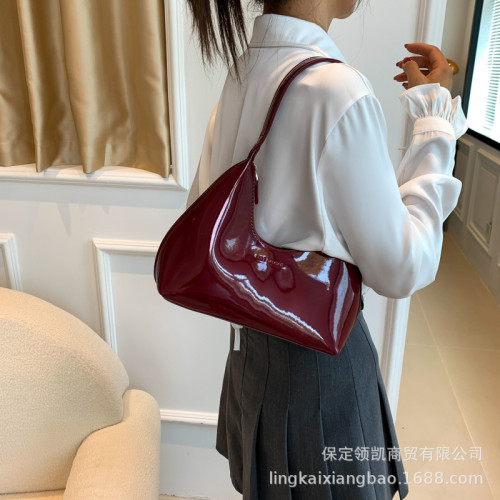 漆皮亮麵包包女法棍月牙包女士單肩包女手提包質感時尚腋下包