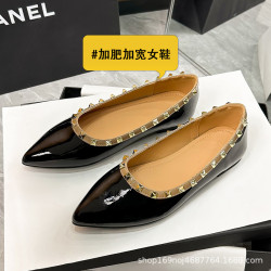 889-2寬胖腳大碼女鞋鉚釘尖頭平底鞋女淺口單鞋軟底粗跟小皮鞋