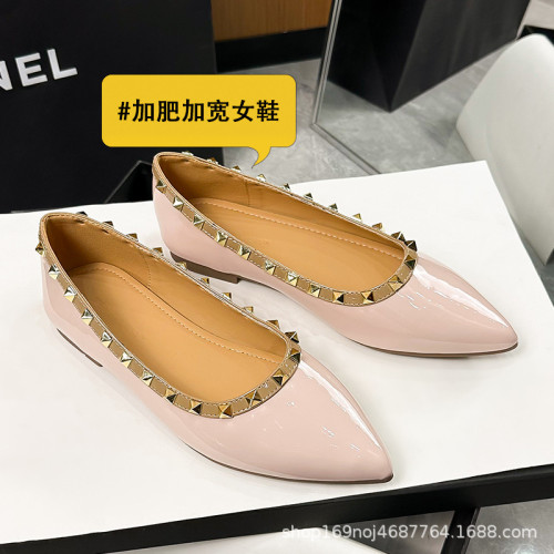 889-2寬胖腳大碼女鞋鉚釘尖頭平底鞋女淺口單鞋軟底粗跟小皮鞋