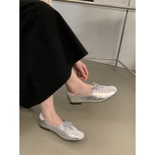 銀色單鞋女春秋新款復古仙女風休閒系帶德迅一腳蹬軟皮平底豆豆鞋