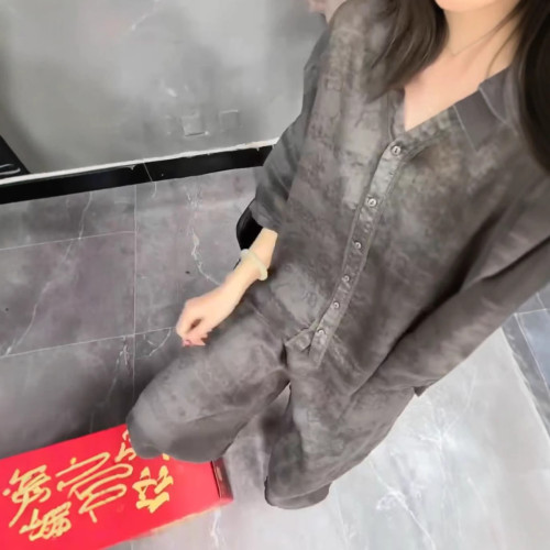25018大愛美依緣2025新款設計感文藝復古寬松V領上衣濶腿褲兩件套