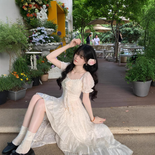 設計感仙女木耳邊方領連衣裙女2025夏季公主風收腰蓬蓬蛋糕裙子潮