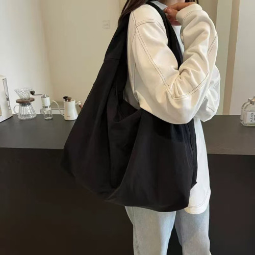 大容量新款托特包女休閒通勤防潑水簡約純色百搭慵懶風單肩腋下包