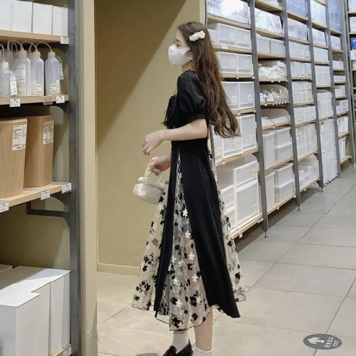 復古網紗拼接連衣裙女2025夏季新款收腰顯瘦方領設計感法式小黑裙