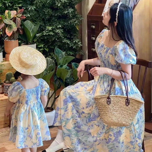 法式親子裝一家三口度假風高級感母女裝連衣裙夏季花襯衫碎花裙洋