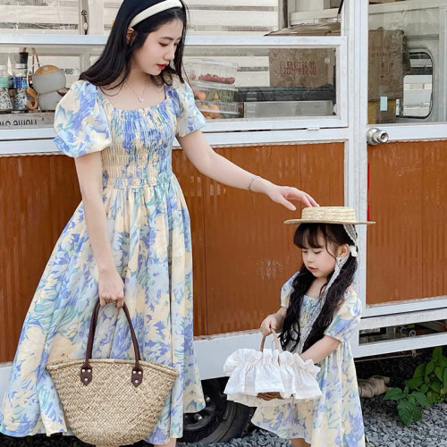 法式親子裝一家三口度假風高級感母女裝連衣裙夏季花襯衫碎花裙洋