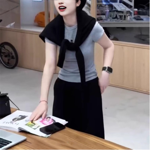 25168大愛美依緣2025新款簡約基礎正肩短袖T恤時尚垂墜感直筒褲女