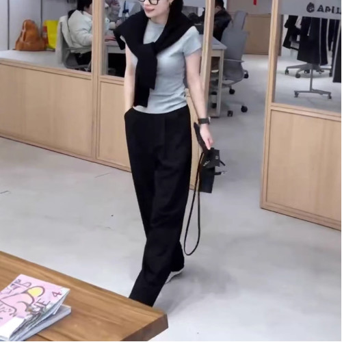 25168大愛美依緣2025新款簡約基礎正肩短袖T恤時尚垂墜感直筒褲女