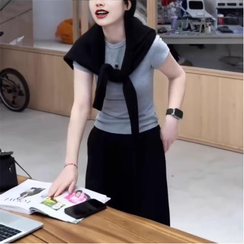 25168大愛美依緣2025新款簡約基礎正肩短袖T恤時尚垂墜感直筒褲女