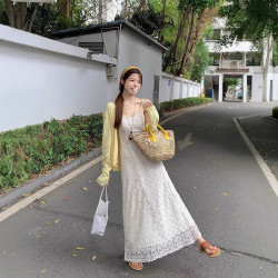 夏季2025新款法式杏色吊帶連衣裙子女高級感氣質早春蕾絲重工長裙