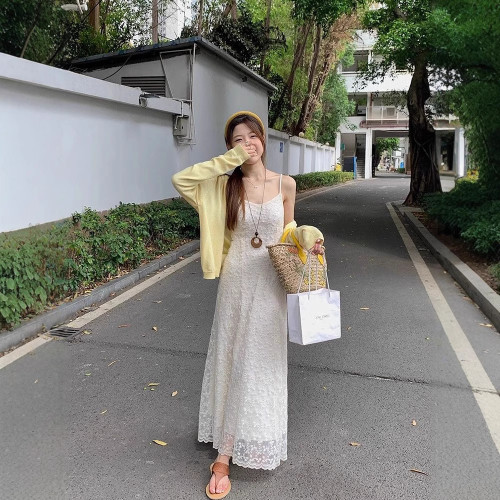 夏季2025新款法式杏色吊帶連衣裙子女高級感氣質早春蕾絲重工長裙