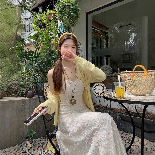 夏季2025新款法式杏色吊帶連衣裙子女高級感氣質早春蕾絲重工長裙