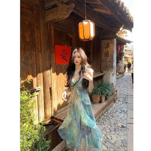 法式林間浮夏氣質度假吊帶連衣裙暈染夏季新款收腰裙子新時尚爆款