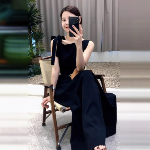 赫本風小黑裙2025年夏季法式氣質斜肩系帶減齡顯瘦無袖長款連衣裙
