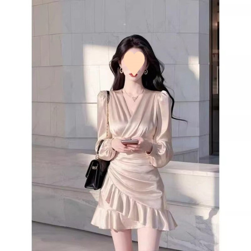 高級感氣質收腰長袖連衣裙女裝2025春季新款洋氣小個子緞面短裙子
