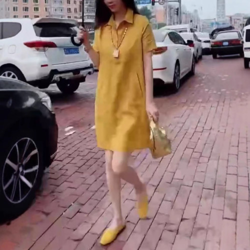 25250大愛美依緣2025夏季新款高級感純色翻領短袖寬松顯瘦連衣裙