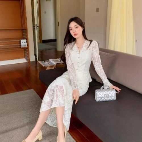2025新款春季輕奢法式修身蕾絲拼接V領襯衫長裙套裝女