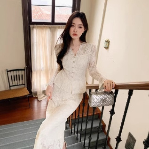 2025新款春季輕奢法式修身蕾絲拼接V領襯衫長裙套裝女