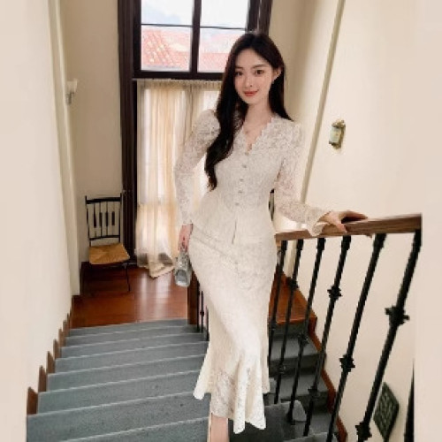 2025新款春季輕奢法式修身蕾絲拼接V領襯衫長裙套裝女