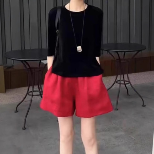 25031婕妤秀經典時尚氣質黑色上衣2025夏季款設計感圓領紅色短褲