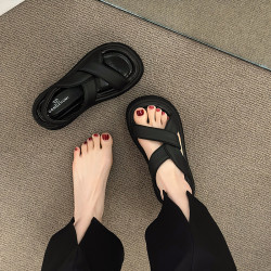 厚底交叉帶女生羅馬涼鞋夏季外穿百搭時裝軟底麵包鞋配裙子沙灘鞋