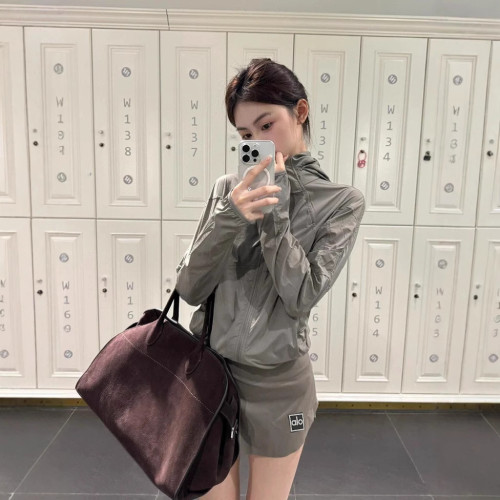 Alo女款夏季輕薄透氣戶外運動速乾沖鋒衣防紫外線時尚休閒防曬衣