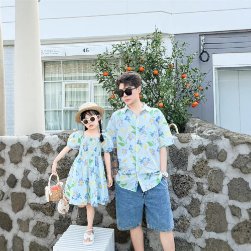 法式母女裝連衣裙夏季新款一家三口親子裝度假風花襯衫碎花裙