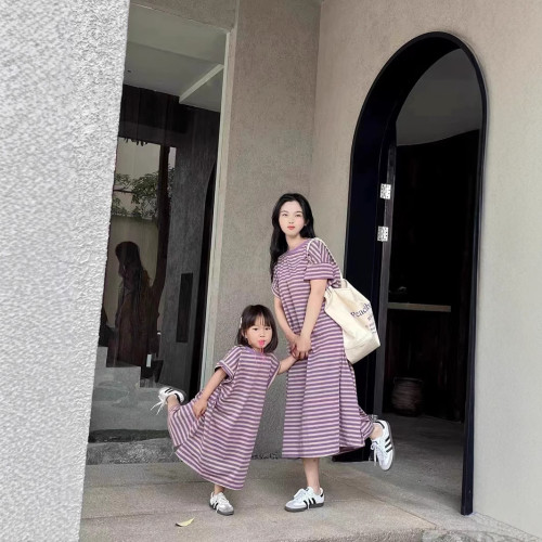 嬰兒網紅炸街親子裝夏裝男童條紋短袖短褲套裝母女紫色條紋連衣裙