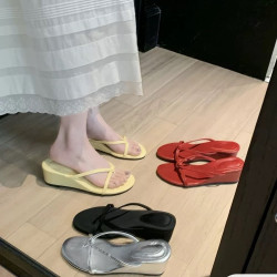葡萄家~牛皮版跟高6cm~法式夾趾仙女風外穿細帶坡跟涼拖鞋女夏季