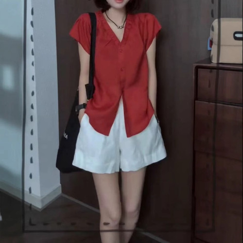 25375大愛美依緣2025夏季新款v領單排釦純色小衫高腰寬松短褲女潮