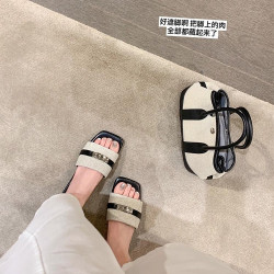 ~ 凱麗拖 法式方頭鎖扣一字平底度假沙灘拖鞋女涼拖外穿
