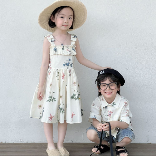 親子裝一家三口高級感夏季2025新款母女款連衣裙海邊度假花襯衫潮