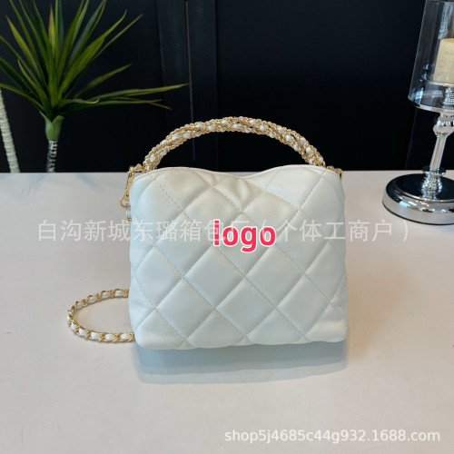 新款菱格鏈條香家交叉手柄包潮女包女包單肩斜後背包油蠟復古水桶包