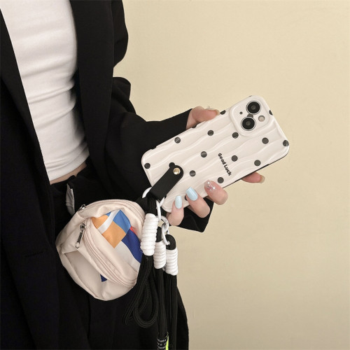 適用於ins黑色波點耳機書包手繩適用iPhone15promax手機殼高顔值. 適用於ins黑色波點耳機書包手繩適用iPhone15promax手機殼高顔值.