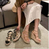 2026新款夏季坡跟羅馬高跟鞋厚底編織鉚釘露趾松糕涼鞋女