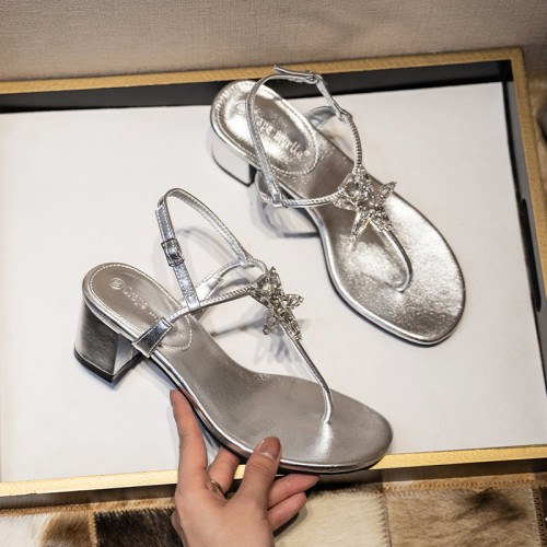 晚晚繁星~2025夏季新款五角星水鑽釦帶夾腳趾粗跟時裝涼鞋女 晚晚繁星~2025夏季新款五角星水鑽釦帶夾腳趾粗跟時裝涼鞋女