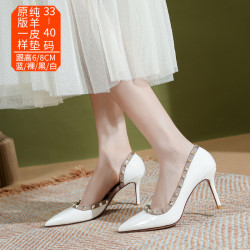 2025春夏新款裸色漆皮側空鉚釘尖頭細跟淺口柳釘單鞋高跟鞋女鞋