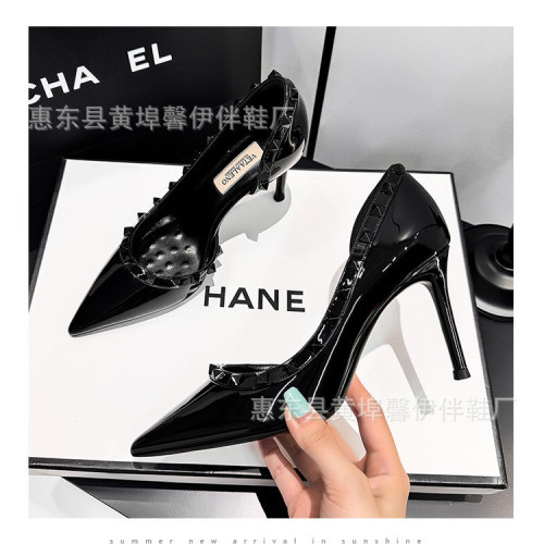 2025春夏新款裸色漆皮側空鉚釘尖頭細跟淺口柳釘單鞋高跟鞋女鞋