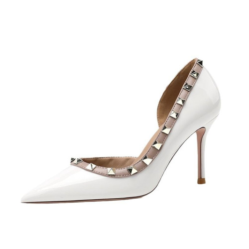 2025春夏新款裸色漆皮側空鉚釘尖頭細跟淺口柳釘單鞋高跟鞋女鞋