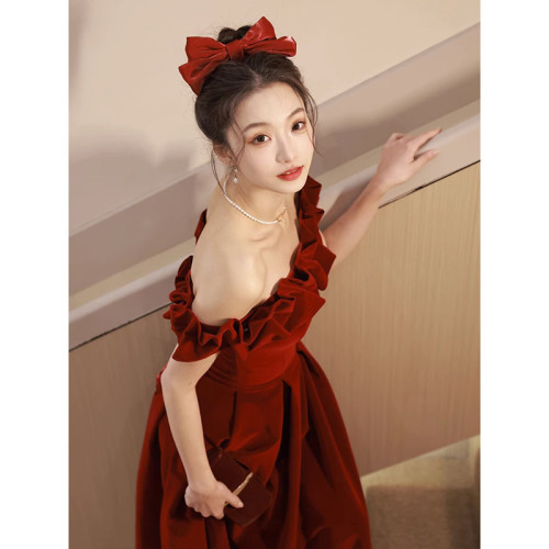 一字肩絲絨敬酒服新娘2025新款酒紅色在逃公主訂婚禮服裙氣質顯瘦